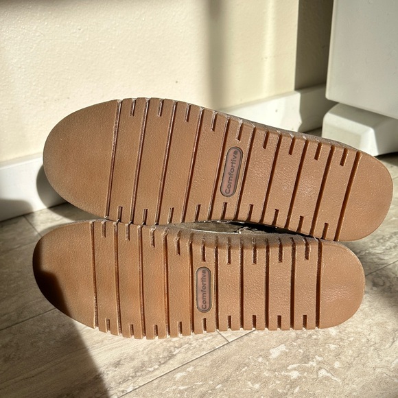 Comfortiva Olive Suede Chukka Boots - Picture 5 of 6